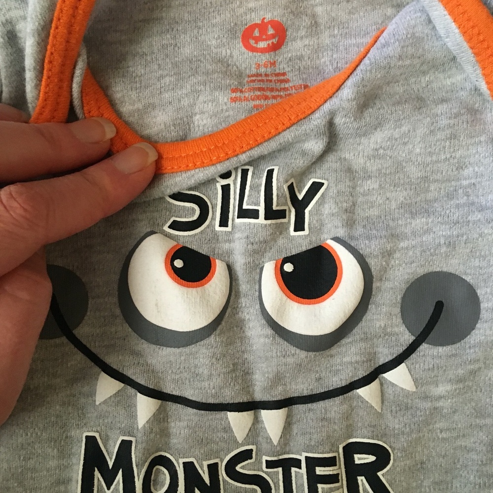 🎃$10!👻 Lot 4 Halloween Unisex Baby Onesies - Picture 3 of 6